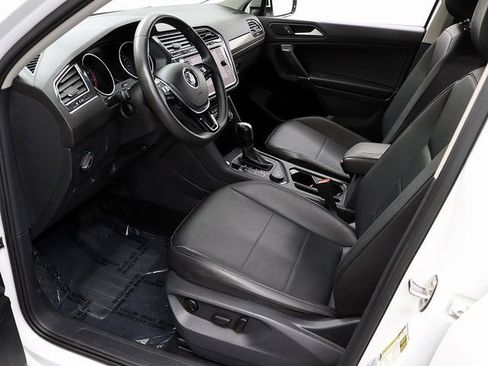 Used 2020 Volkswagen Tiguan SE AWD/4WD image 12