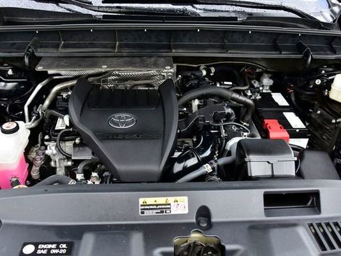 Certified 2024 Toyota Highlander LE image 34