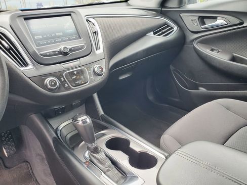 Used 2017 Chevrolet Malibu LT FWD image 16