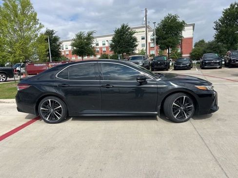 Used 2018 Toyota Camry XSE FWD image 2