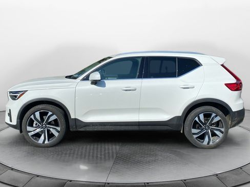 Used 2024 Volvo XC40 B5 Ultimate w/ Protection Package Premier image 4