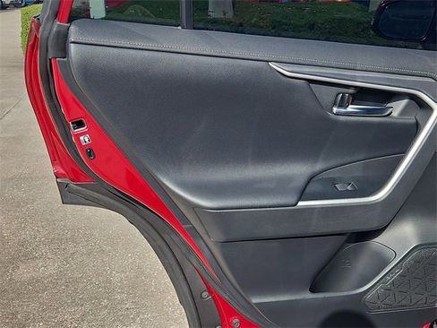 Used 2020 Toyota RAV4 Limited image 14