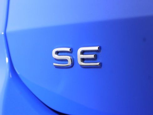 Used 2023 Volkswagen Taos SE w/ Panoramic Sunroof Package AWD/4WD image 40