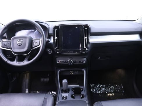 Used 2019 Volvo XC40 T5 Momentum image 11