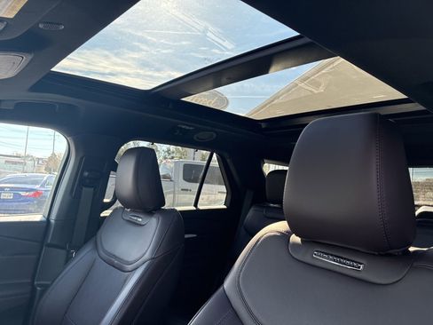 Used 2025 Ford Explorer Platinum image 15