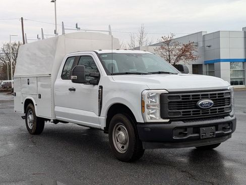 Used 2024 Ford F350 XL image 3