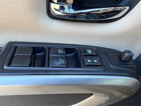 Used 2016 Nissan Titan SV image 15