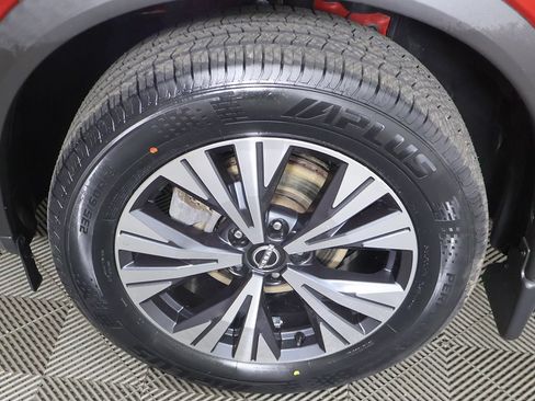 Used 2023 Nissan Rogue SV AWD/4WD image 15