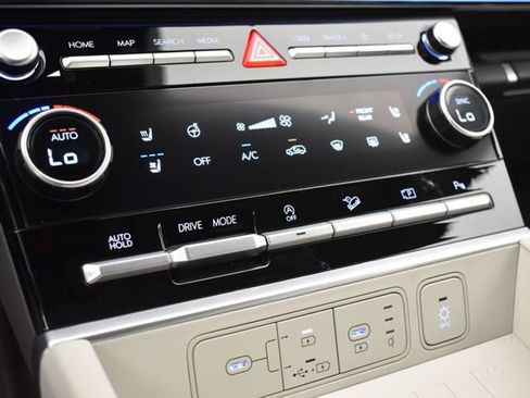 Used 2025 Hyundai Santa Fe Limited image 16