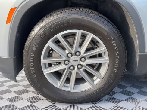 Used 2023 Chevrolet Traverse LT FWD image 13