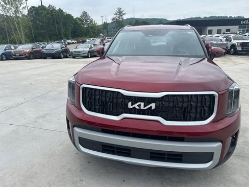 Used 2023 Kia Telluride EX w/ EX Captain's Chair Package FWD image 4