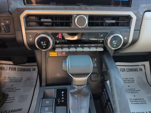 Used 2024 Toyota Tacoma Limited AWD/4WD image 18