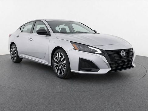Used 2024 Nissan Altima 2.5 SV FWD image 1