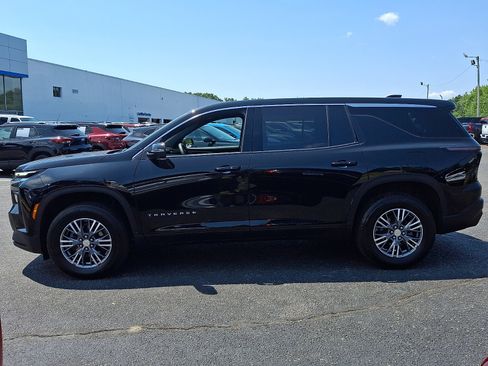 Used 2024 Chevrolet Traverse LS w/ LPO, Floor Liner Package AWD/4WD image 4
