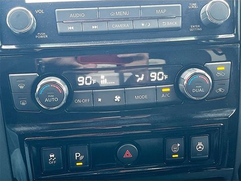 Used 2024 Nissan Titan PRO-4X w/ Pro-4x Convenience Package image 16