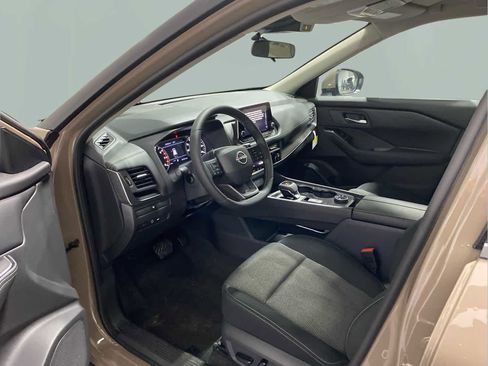 Used 2025 Nissan Rogue SV image 12