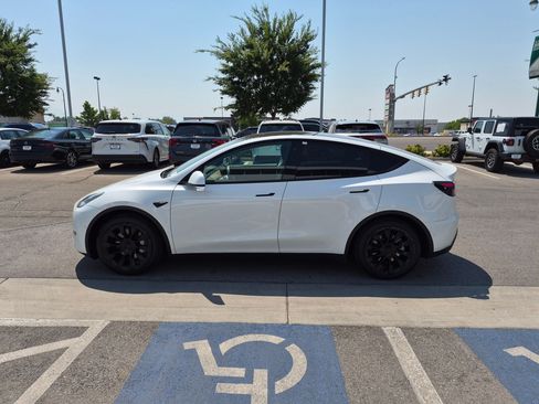 Used 2021 Tesla Model Y Long Range AWD/4WD image 10