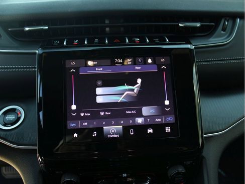 New 2025 Jeep Grand Cherokee L Laredo image 17