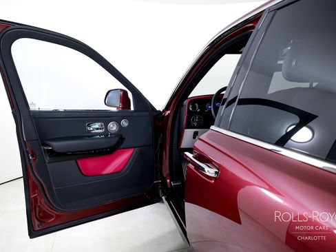 Certified 2025 Rolls-Royce Cullinan AWD/4WD image 11