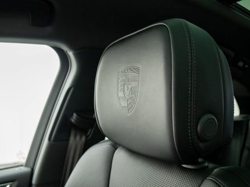 Certified 2026 Porsche Macan AWD/4WD image 17