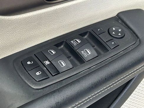 Used 2023 Chrysler Voyager LX FWD image 31