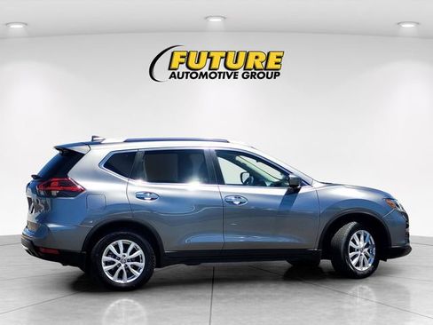Used 2018 Nissan Rogue SV FWD image 3