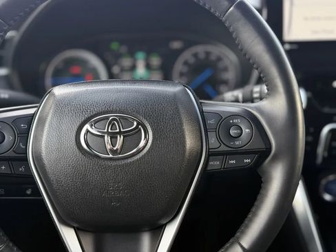 Used 2021 Toyota Venza Limited image 18