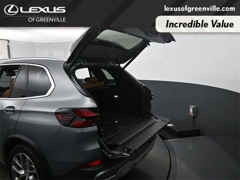 Used 2024 BMW X5 xDrive40i w/ Parking Assistance Package image 30