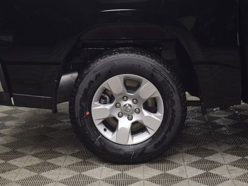 New 2026 RAM 1500 4x4 Crew Cab image 8