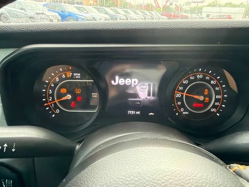 Used 2024 Jeep Gladiator Sport AWD/4WD image 8