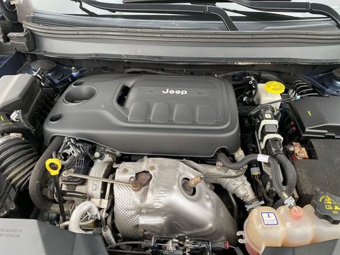 Used 2019 Jeep Cherokee Trailhawk w/ Cold Weather Group image 20