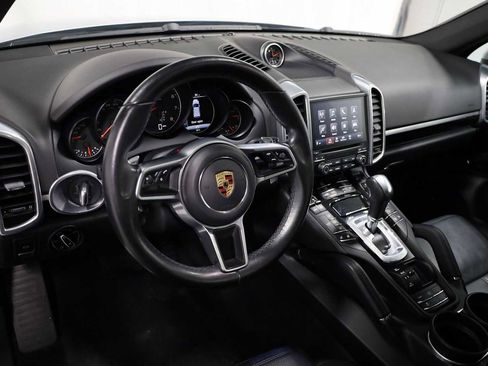 Used 2017 Porsche Cayenne image 4