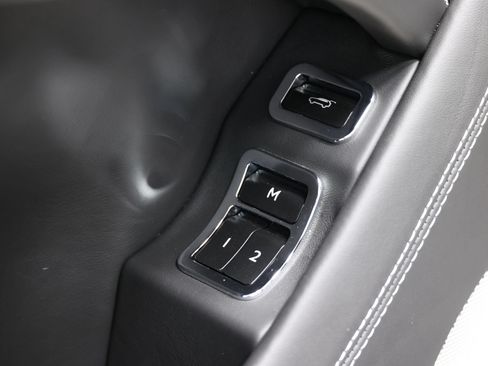 Used 2018 Bentley Bentayga AWD/4WD image 13