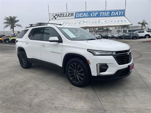 Used 2023 Chevrolet Traverse RS image 2