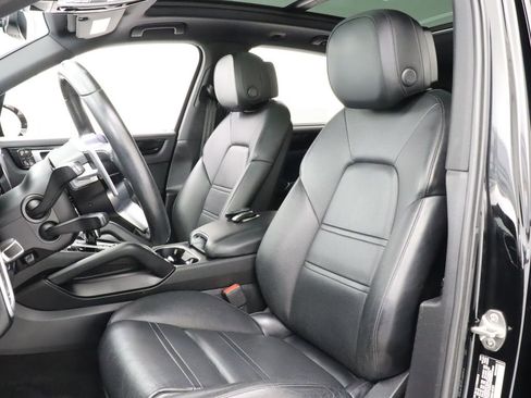Used 2019 Porsche Cayenne AWD/4WD image 14