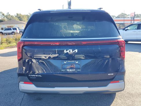 Certified 2025 Kia Carnival EX image 5