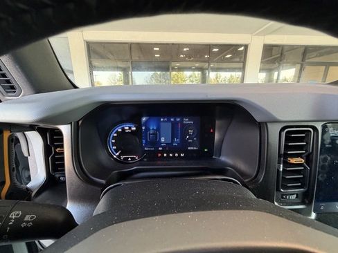 Used 2023 Ford Bronco Badlands image 10