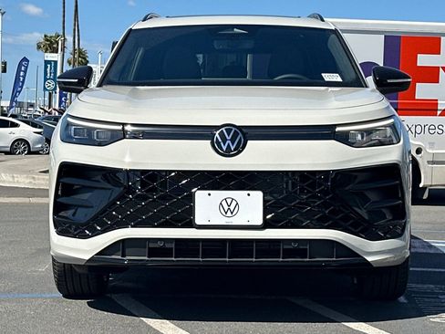 New 2026 Volkswagen Tiguan SE R-Line image 3