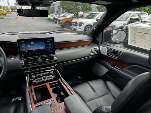 Certified 2023 Lincoln Navigator Reserve AWD/4WD image 17