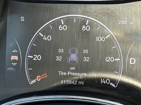 Used 2019 Jeep Grand Cherokee Trailhawk AWD/4WD image 30