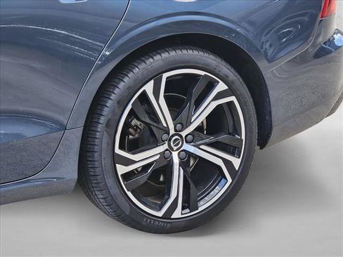 Used 2024 Volvo S60 B5 Core FWD image 9