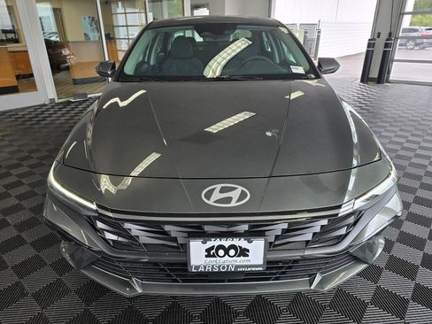 New 2026 Hyundai Elantra Limited FWD image 8