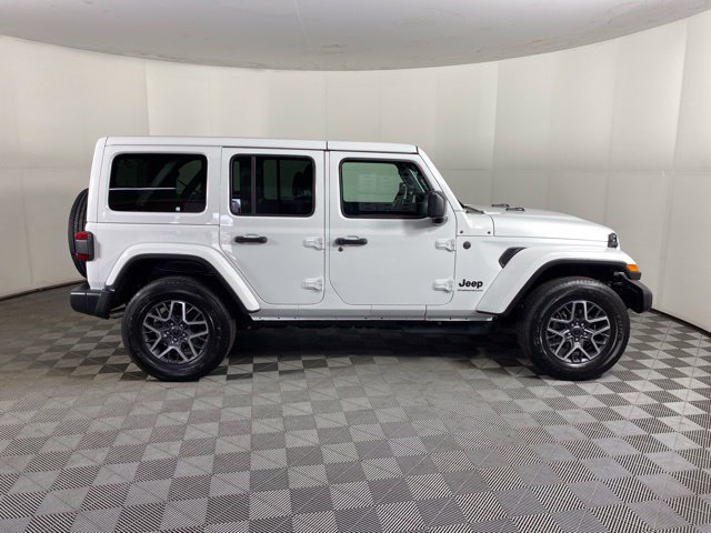 Used 2026 Jeep Wrangler Unlimited Sahara AWD/4WD image 7