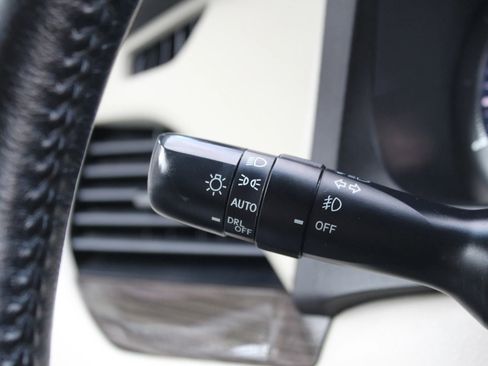 Used 2015 Toyota Sienna XLE Premium image 28