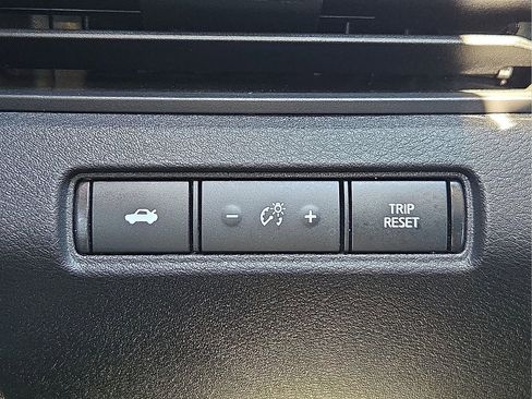 Used 2025 Nissan Altima 2.5 SV FWD image 19