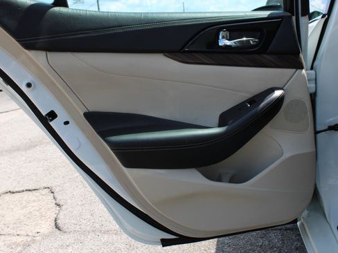 Used 2016 Nissan Maxima Platinum w/ Interior Lighting Package FWD image 37