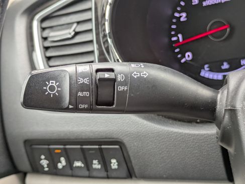 Used 2020 Kia Sedona SX image 22