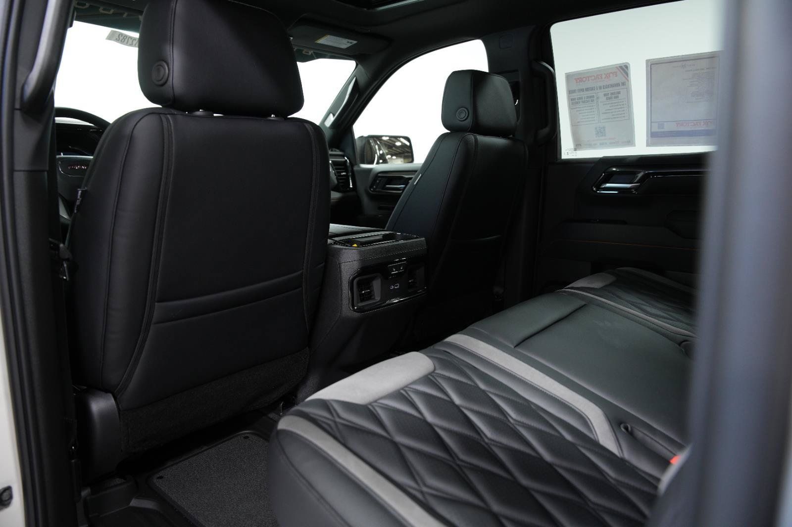 New 2026 GMC Sierra 1500 AT4 w/ AT4 Premium Package AWD/4WD image 29