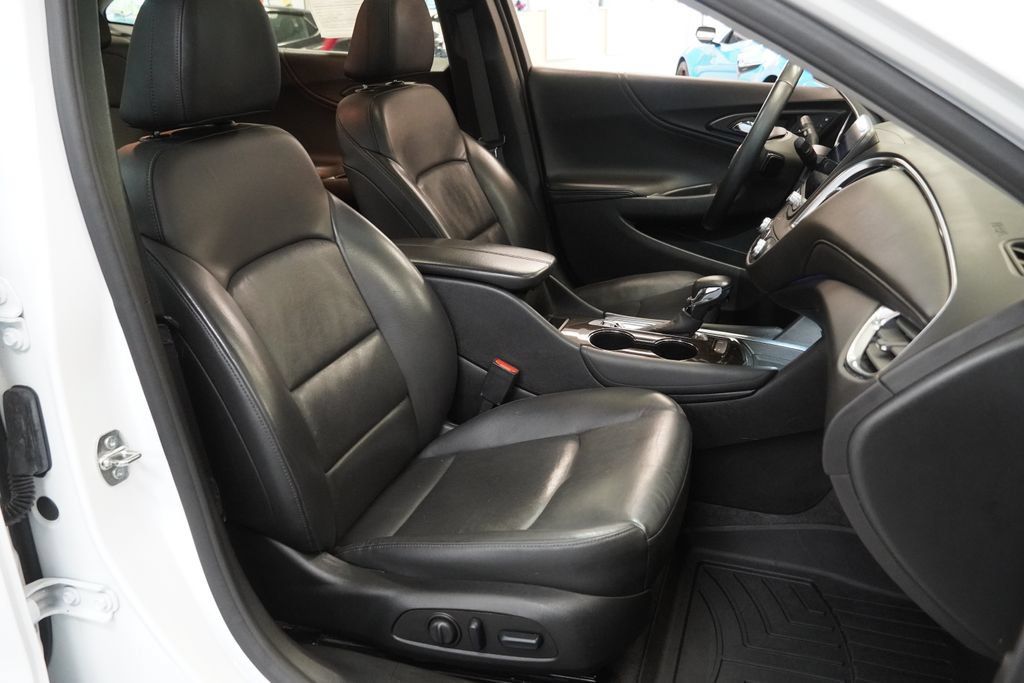 Used 2023 Chevrolet Malibu LT w/ Driver Confidence Package FWD image 23