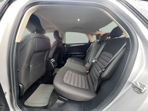 Used 2019 Ford Fusion SE image 17